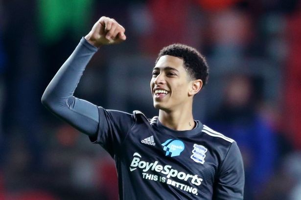 欧冠积分榜分析：小组晋级形势紧张,（欧冠形势解读：小组出线争夺白热化）