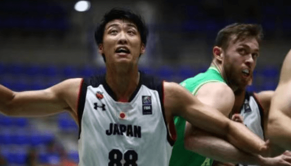 强势复苏！凯尔特人近12战10胜，排名飙升东部第三（绿军状态回暖，近12场豪取10胜，东部升至第三）