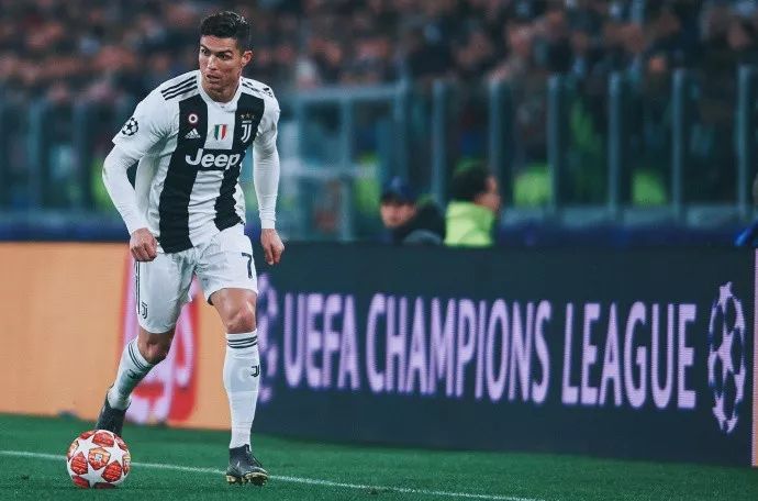 看了四年球了，在专科有一段时间刷抖音频繁给我推多...（看球四年，专科那段时间刷抖音总被频繁推送不少...）