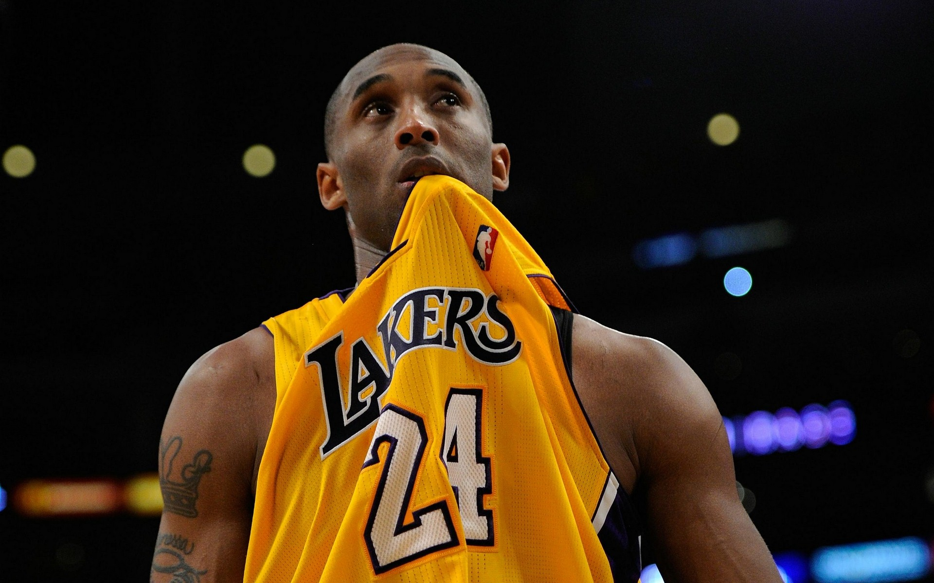 迪洛伦佐：赛后会和孔蒂复盘比赛；欧冠还有两轮还有机会晋级（迪洛伦佐：赛后与孔蒂复盘；欧冠还剩两场仍有出线希望）