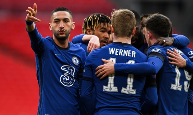 图片报：法兰克福解雇队医，因其在球队下榻酒店治疗对手球员（图片报：法兰克福解聘队医，因在球队驻地为对手球员诊治）