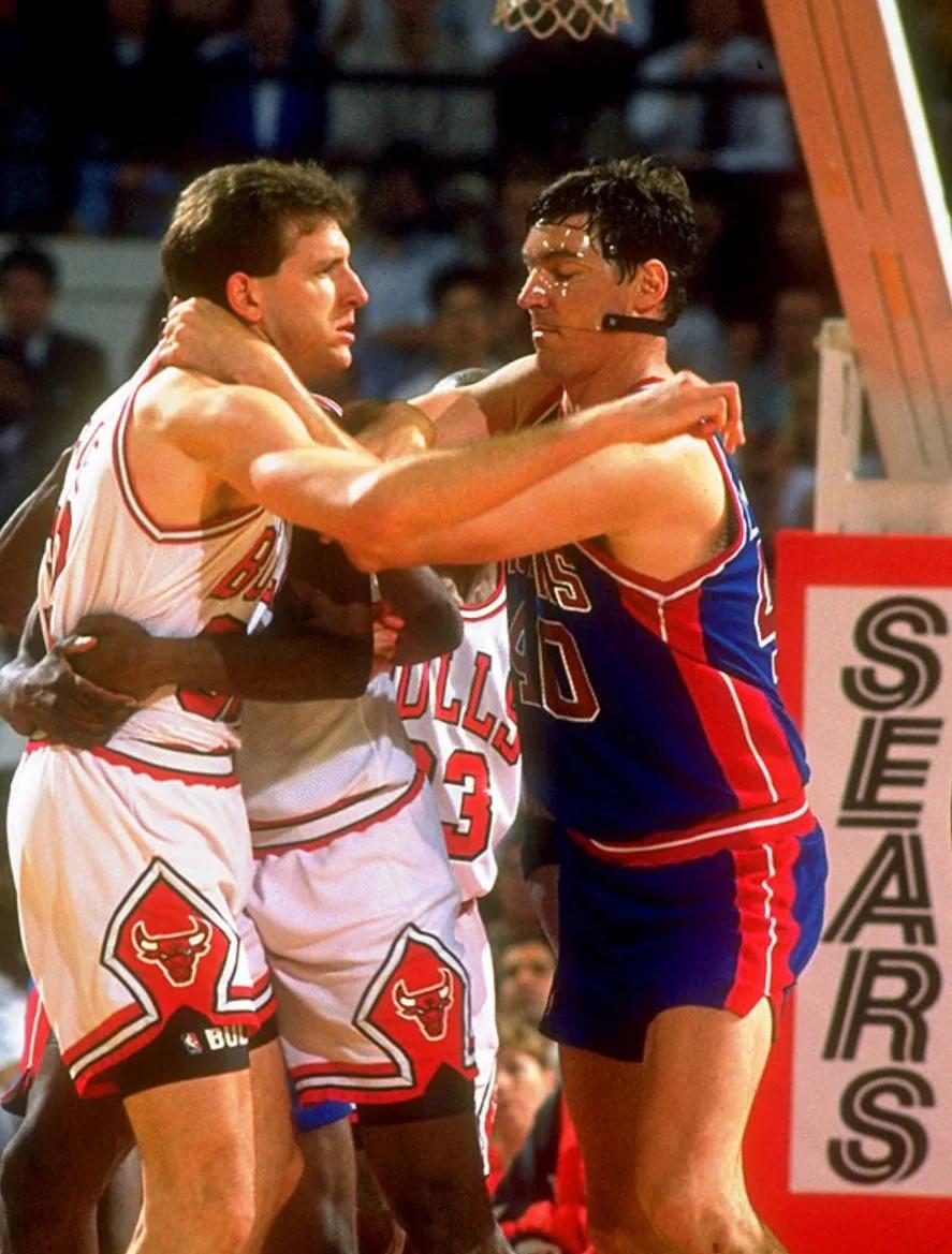 翻修球场，“连滚带爬”为的是“从从容容”（球场翻修：先“连滚带爬”，后“从容不迫”）