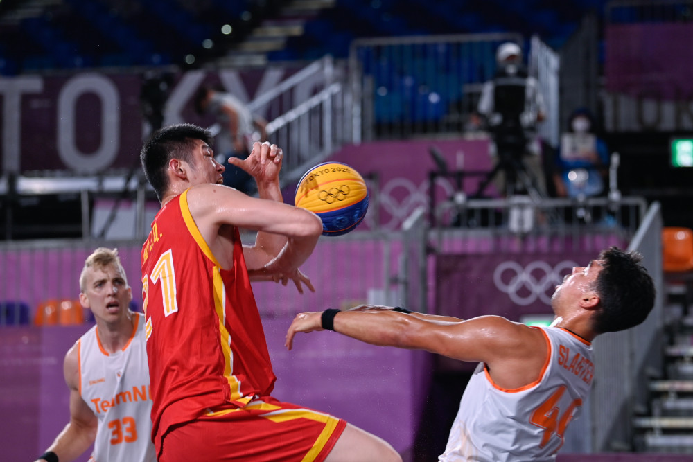 足球比赛的节奏掌控技巧（如何掌控足球比赛节奏）