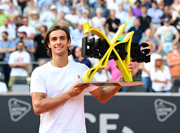 功在于他们 功在于他们